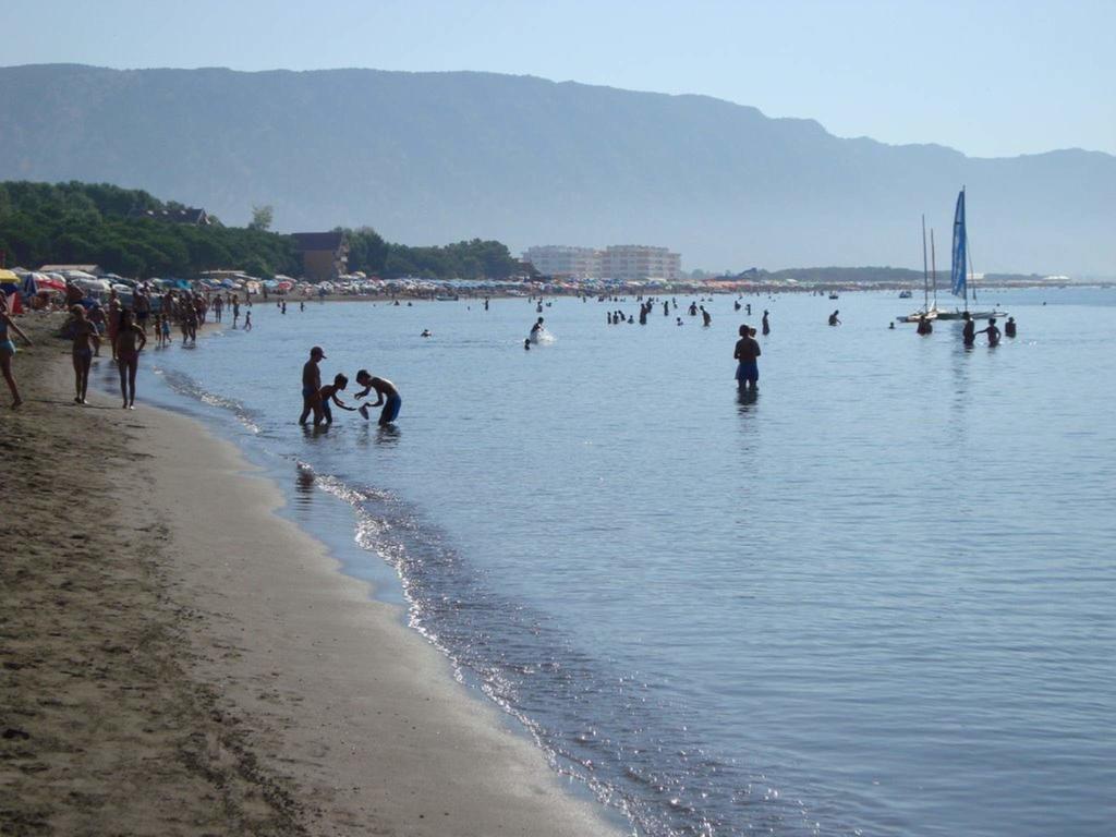 Aparthotel Vila Tufi Velipojë Rom bilde