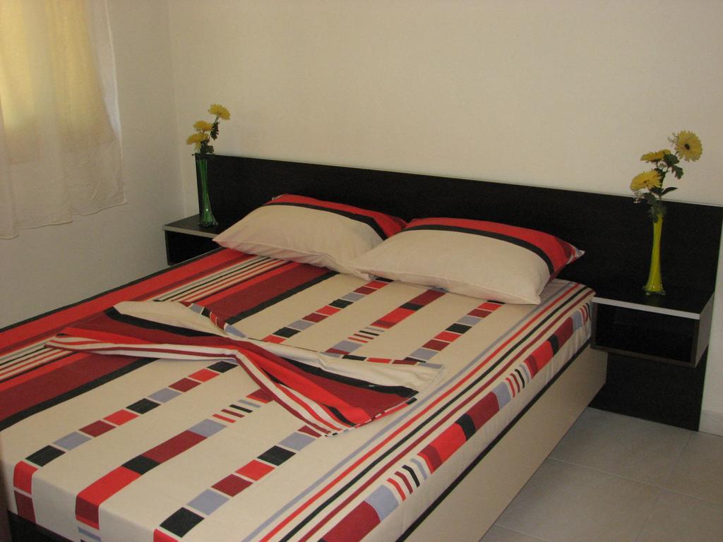 Aparthotel Vila Tufi Velipojë Rom bilde