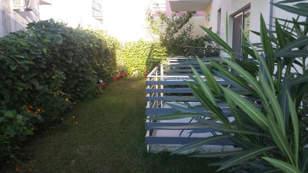 Aparthotel Vila Tufi Velipojë Rom bilde